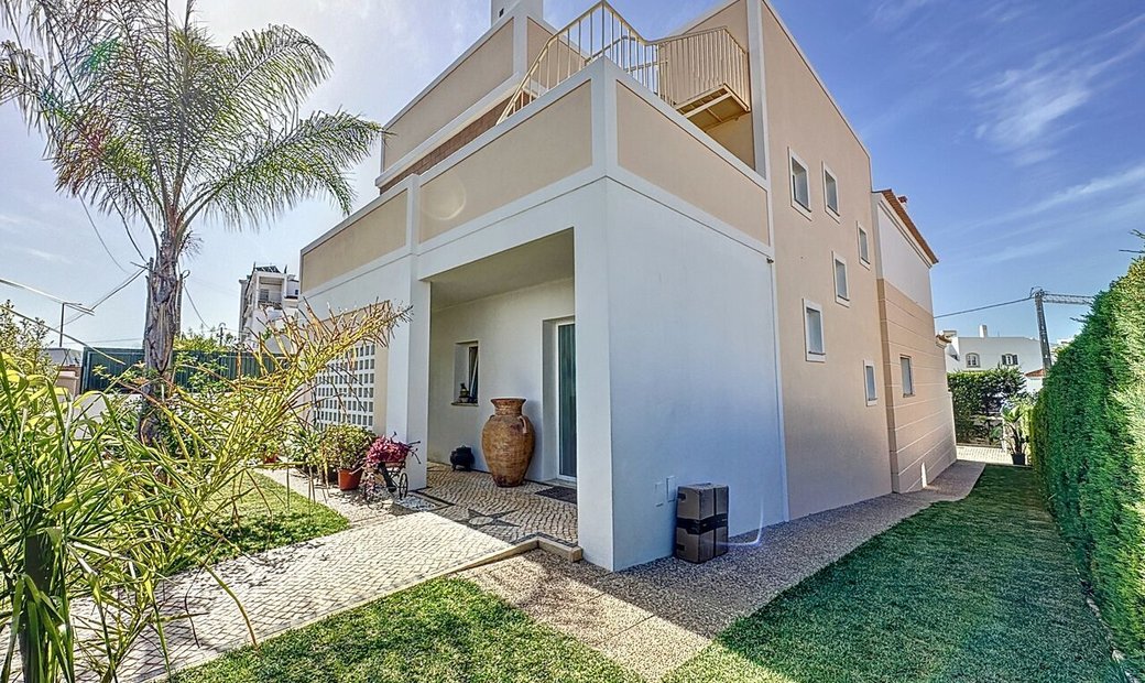 Detached M3 House Located In The Picturesque In Alvor, Algarve