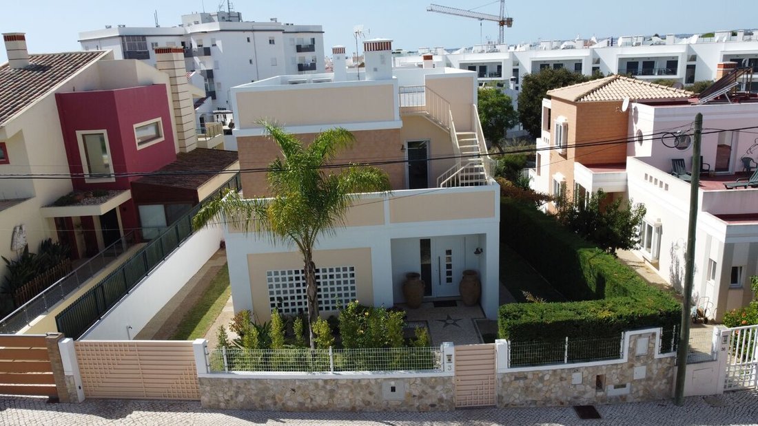 Detached M3 House Located In The Picturesque In Alvor, Algarve