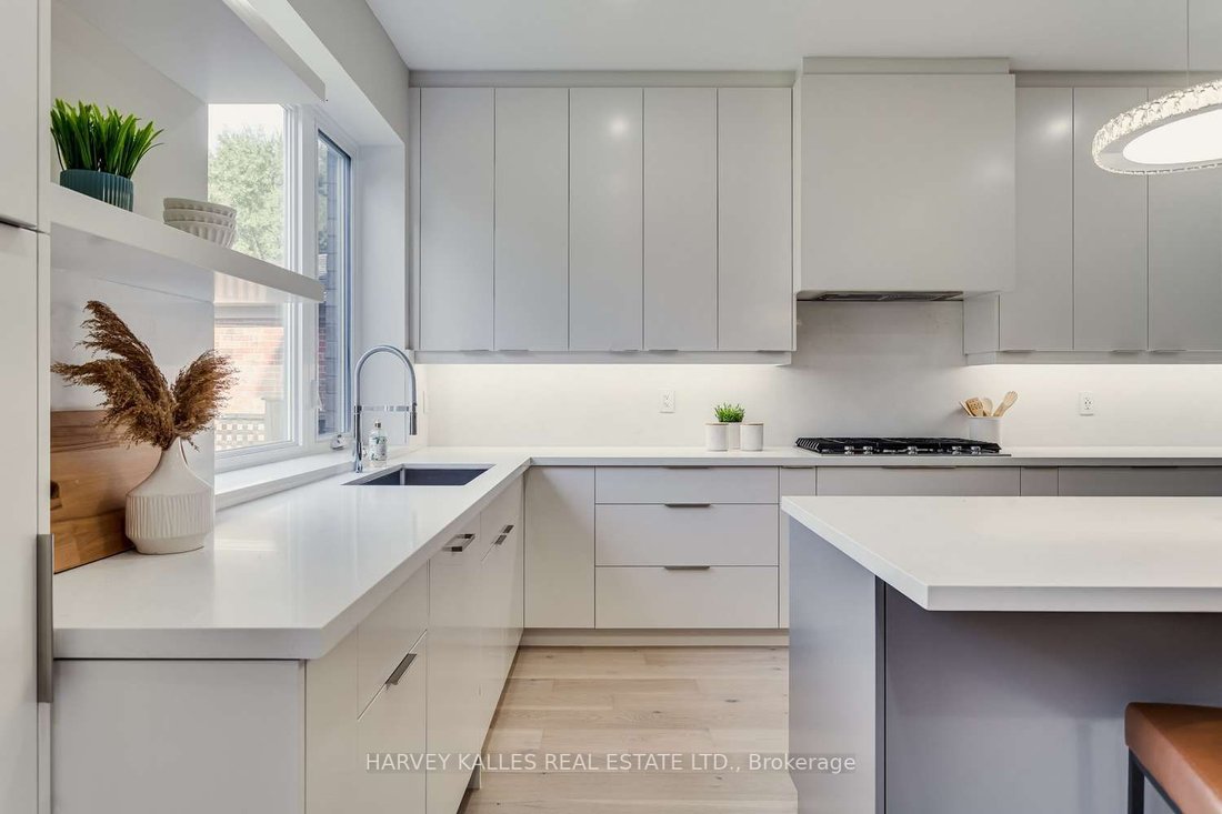 Englemount Lawrence Entertainer's Dream Home In Toronto, Ontario