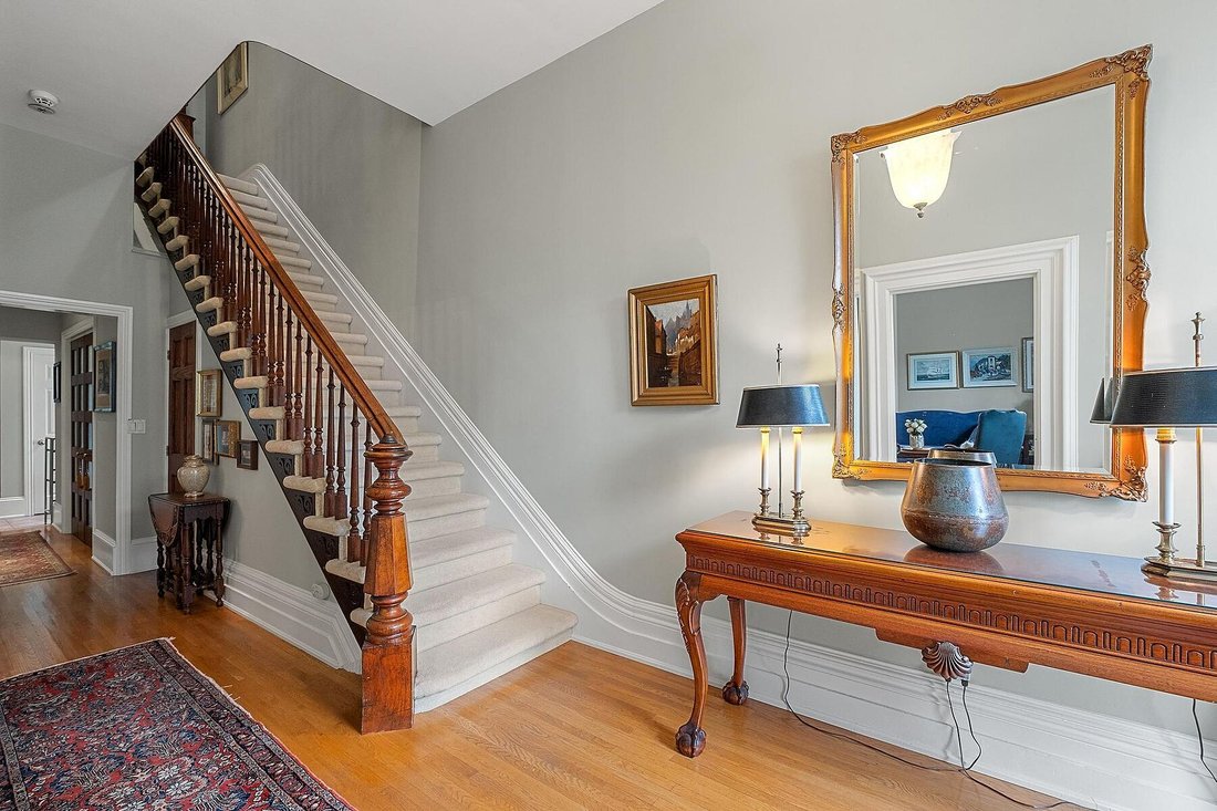 Historic Paris Estate Dans Saint Ontario, Canada à Vendre