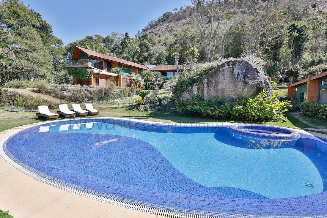 House With An Unique Project In In Petrópolis, State Of Rio De Janeiro