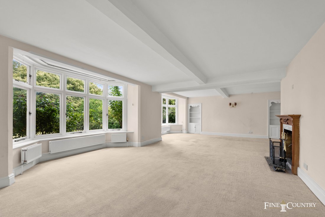 7 Bedroom Link Detached House For Sale In In Kettering, England, United