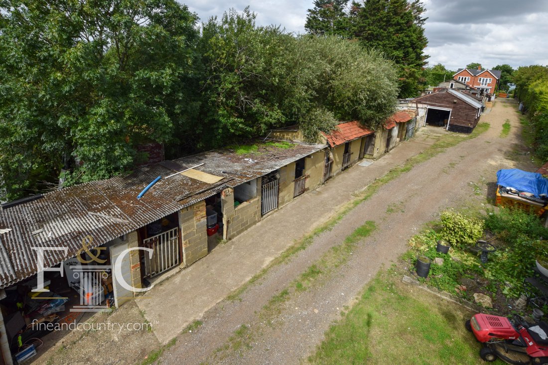 8 Bedroom House With Land For Sale In In Goff's Oak, England, United