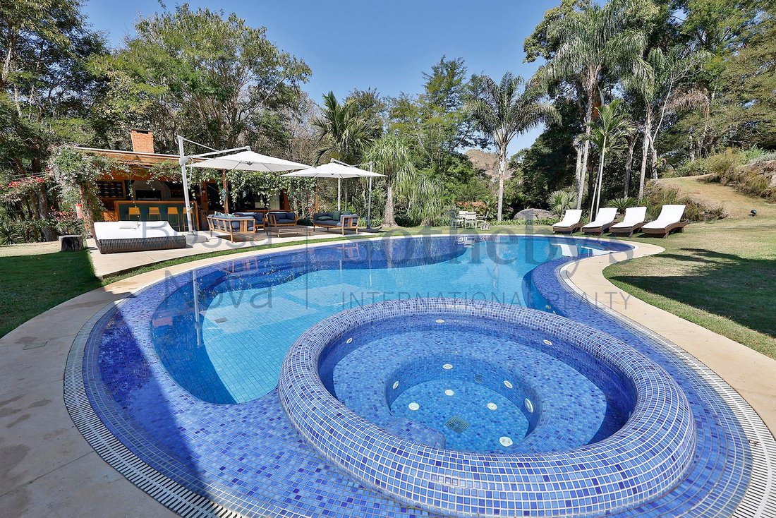 House With An Unique Project In In Petrópolis, State Of Rio De Janeiro
