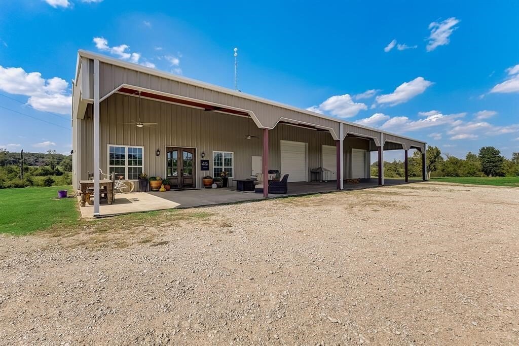 Incredible Barndominium On 28 Acres In Eustace, Texas, United States