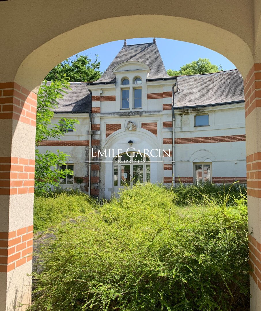 For Sale Chateau On 54 Hectares In In La Flèche, Pays De La Loire