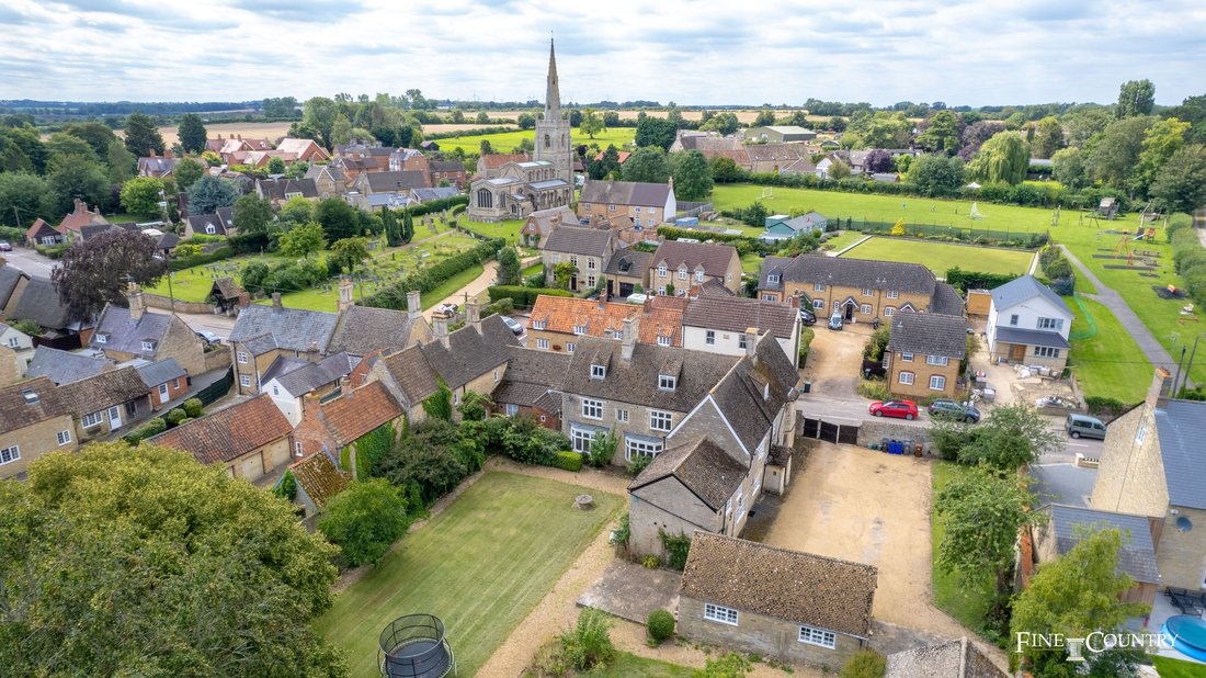 7 Bedroom Link Detached House For Sale In In Kettering, England, United