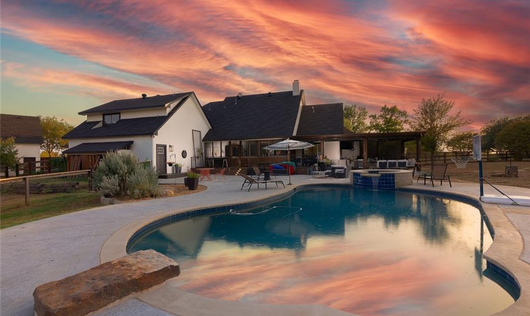 Charming Home With A Flexible Plan In Cross Roads, Texas, United States