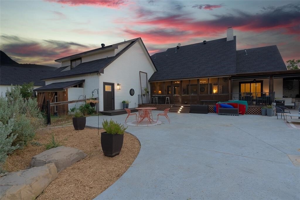 Charming Home With A Flexible Plan In Cross Roads, Texas, United States