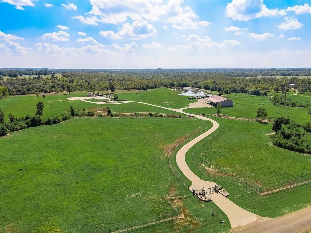 Incredible Barndominium On 28 Acres In Eustace, Texas, United States