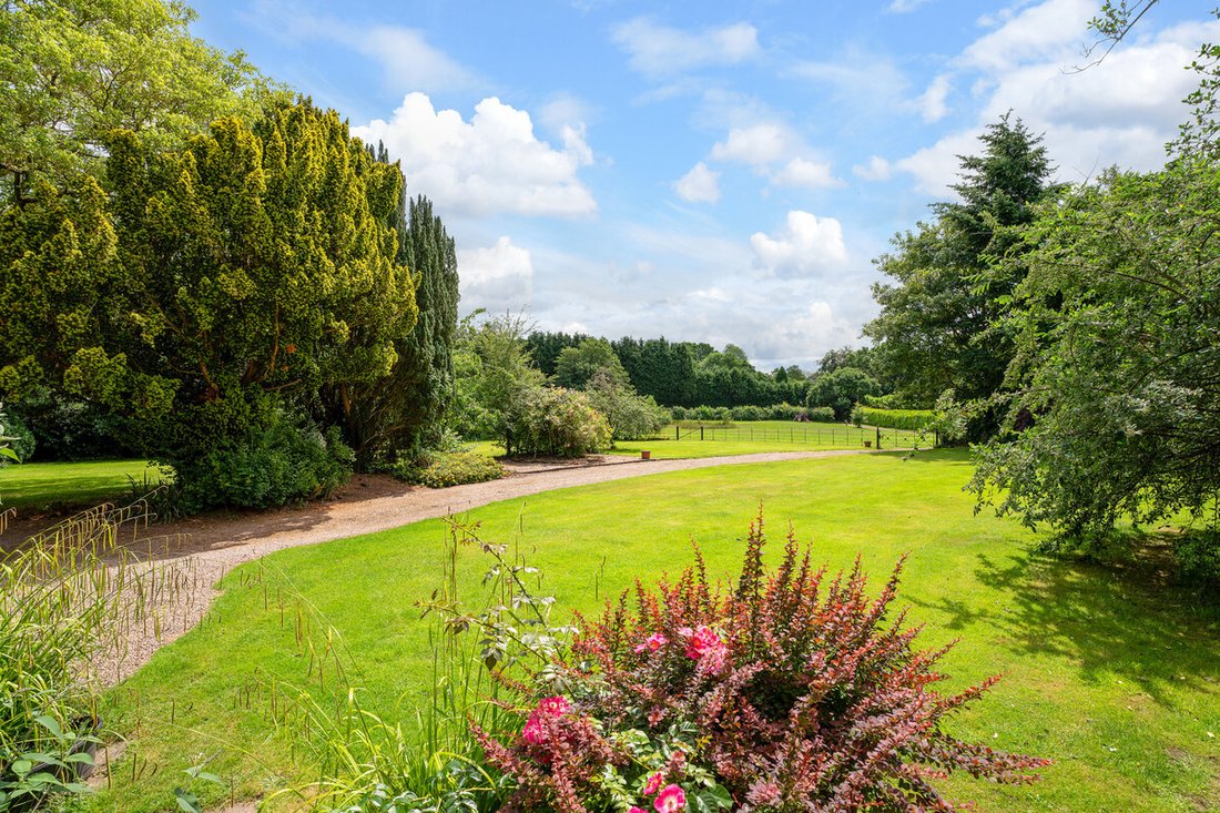 5 Bedroom Country House For Sale In Chaddesley Corbett, England, United