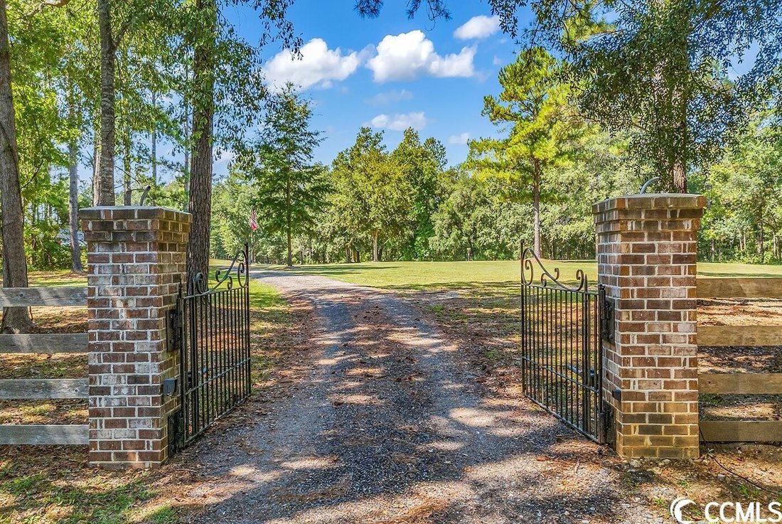 Magnificent Southern Style Retreat In South Carolina