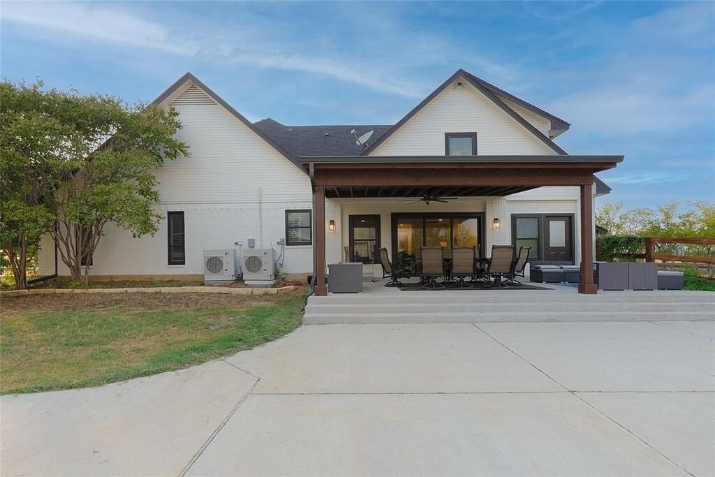 Charming Home With A Flexible Plan In Cross Roads, Texas, United States