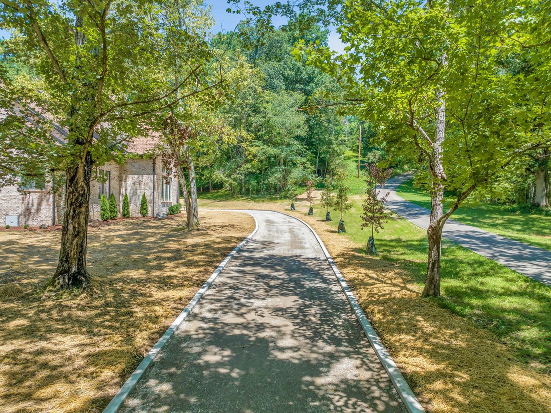 8018 Charlotte Pike, Nashville, Tn, In Nashville, Tennessee, United