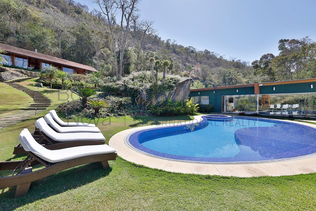 House With An Unique Project In In Petrópolis, State Of Rio De Janeiro