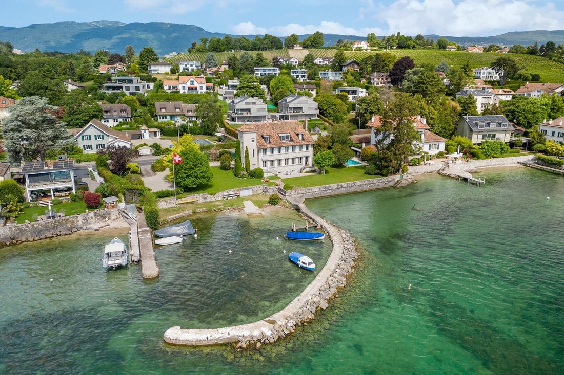 Nyon Magnificent Waterfront Building Dans Nyon, Vaud, Suisse à Vendre (13347854)
