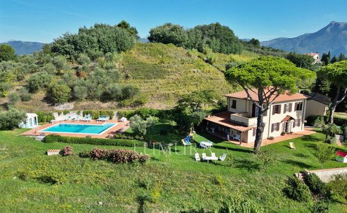 Villa in Massarosa, Tuscany, Italy 1