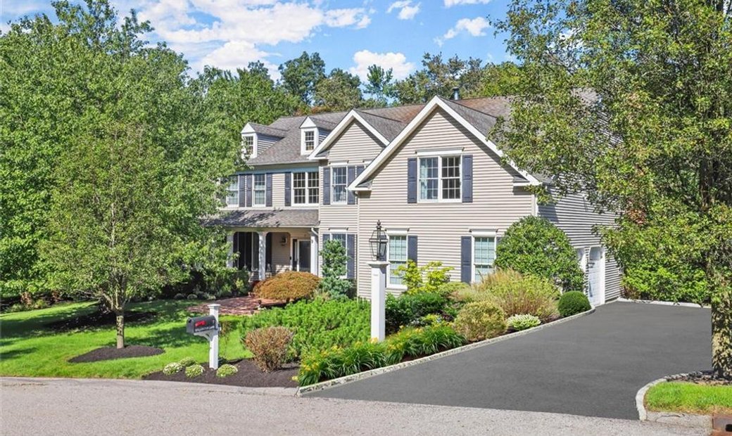 Gracious Living In Coveted Somers Chase In Lincolndale, New York