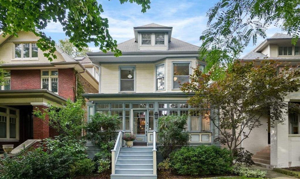 Classic Chicago Living In Graceland West In Chicago, Il, United States For Sale (13354685)