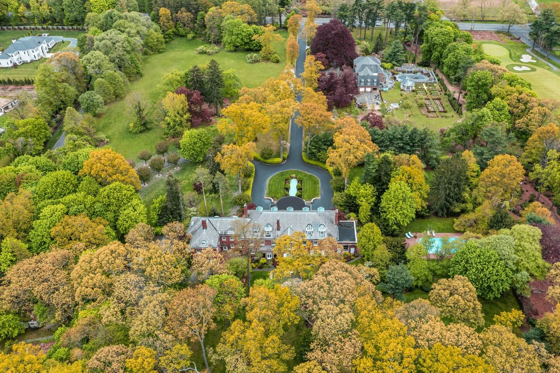 Incredible Land Opportunity On 4 Acres In East Norwich, New York