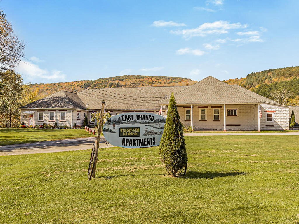 17 Bedrooms Multi Family Home In Shandaken, New York, United States For