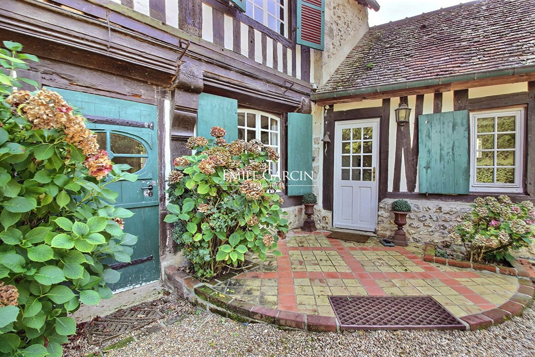 17th Century Manor House With Garden For Sale In Honfleur, Normandy
