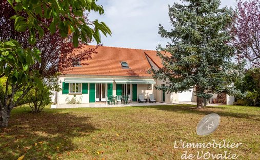 Luxury homes for sale in Marcoussis, Île-de-France, France | JamesEdition