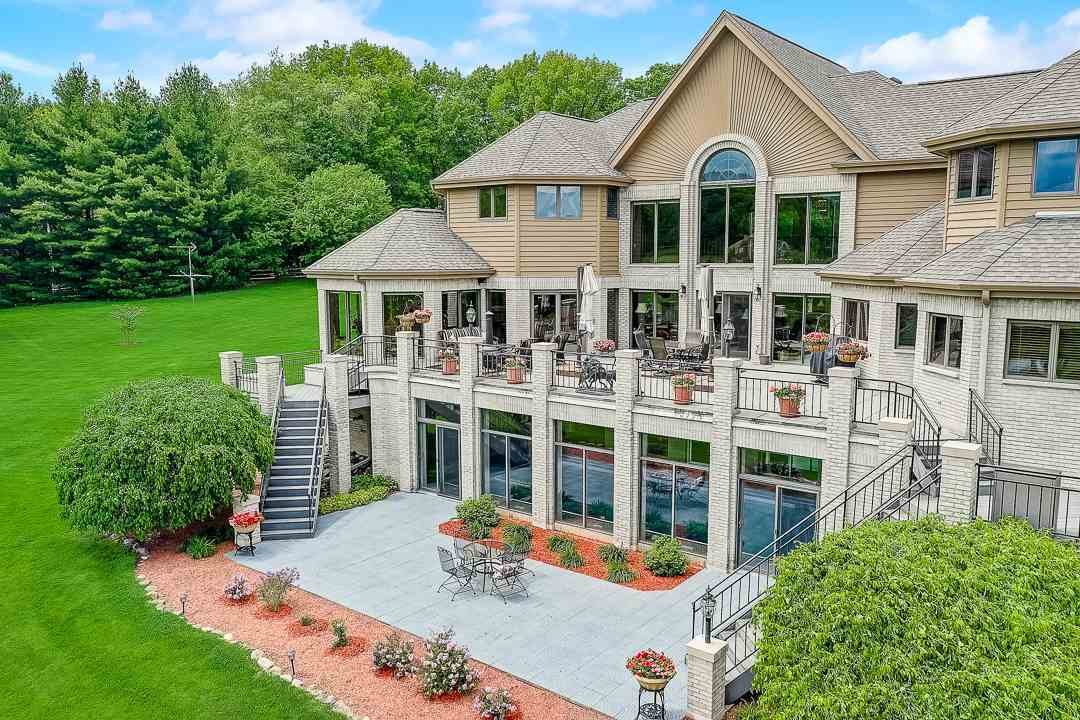 5 Bedrooms Single Family Detached In Reedsburg, Wisconsin, United