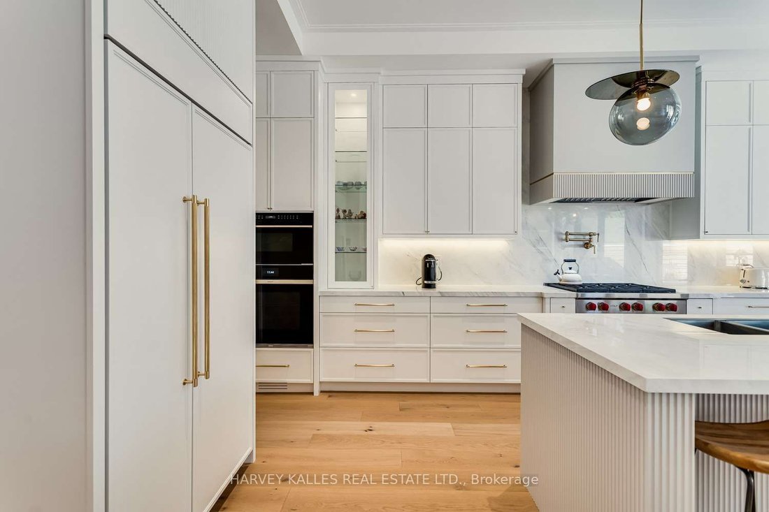 Impeccable Home In Desirable Leaside Location In Toronto, Ontario