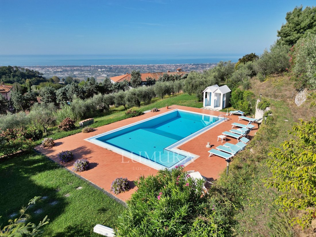Villa in Massarosa, Tuscany, Italy 2 - 13348028