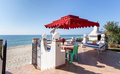 Villa à Pula, Sardaigne, Italie 1