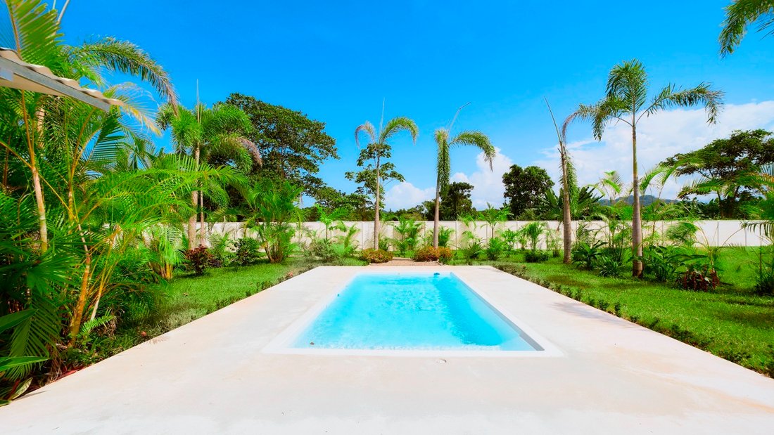 Villa Tranquilo With Garden & Pool In Playa In Playa Negra