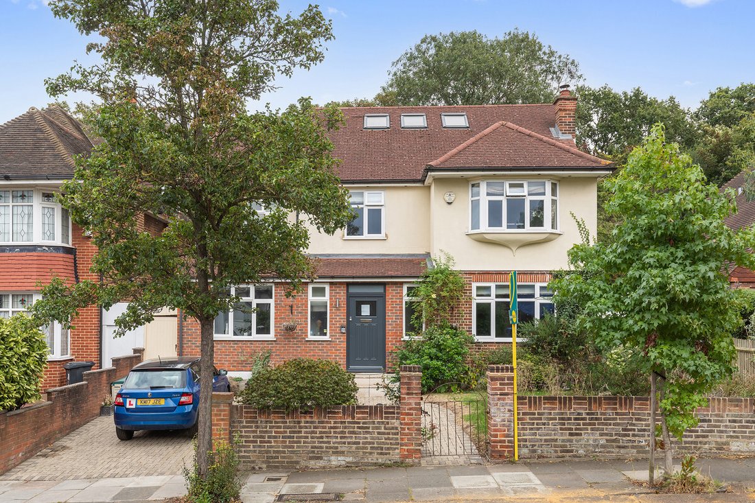 5 Bedroom Detached House For Sale In London In London, England, United