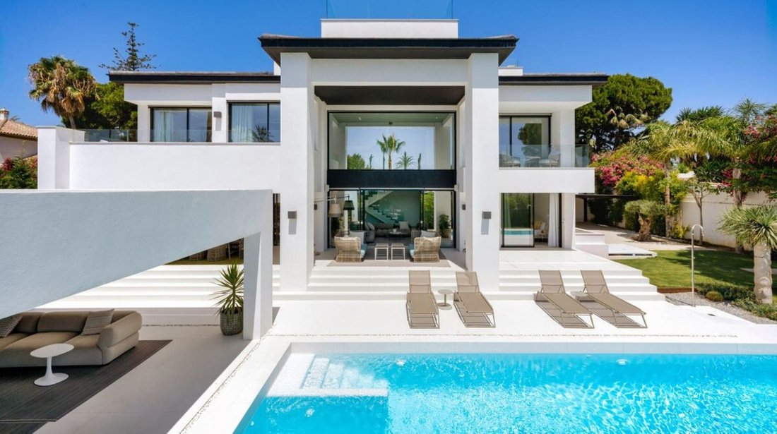Villa in San Pedro de Alcantara, Andalusia, Spain 1 - 13358633