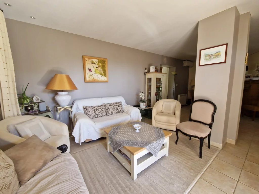 Property With 5 Apartments For In Provence Alpes Côte D'azur