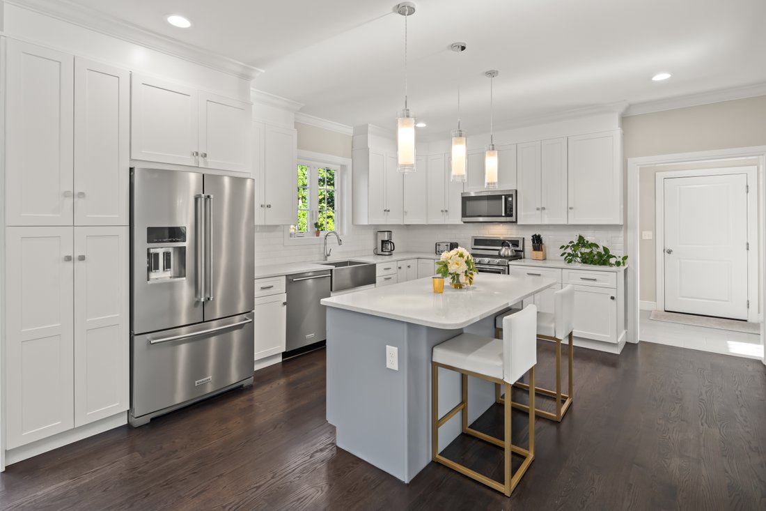 Candlewood Shore Home With Lake Views In Brookfield, Connecticut