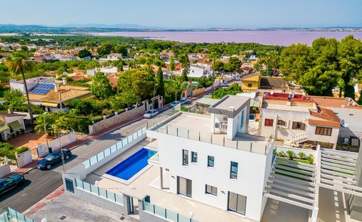 Villa in Torrevieja, Valencian Community, Spain 1