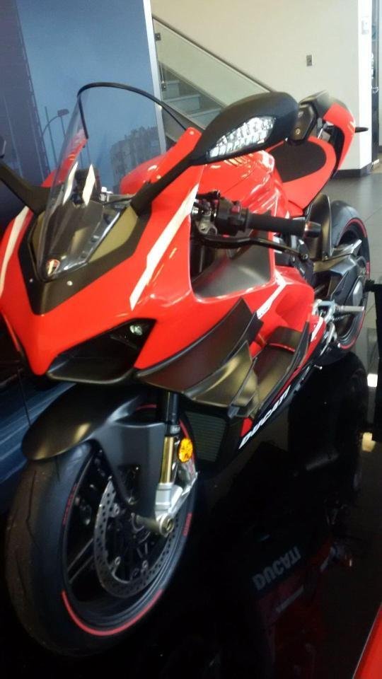 Ducati on sale superleggera v4