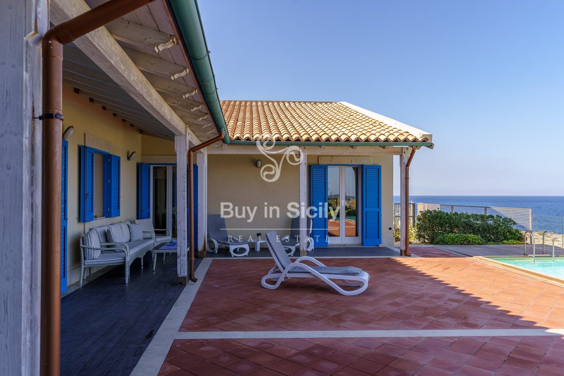 Prestigiuos Villa On The Sea, With Breatttaking View, In Augusta