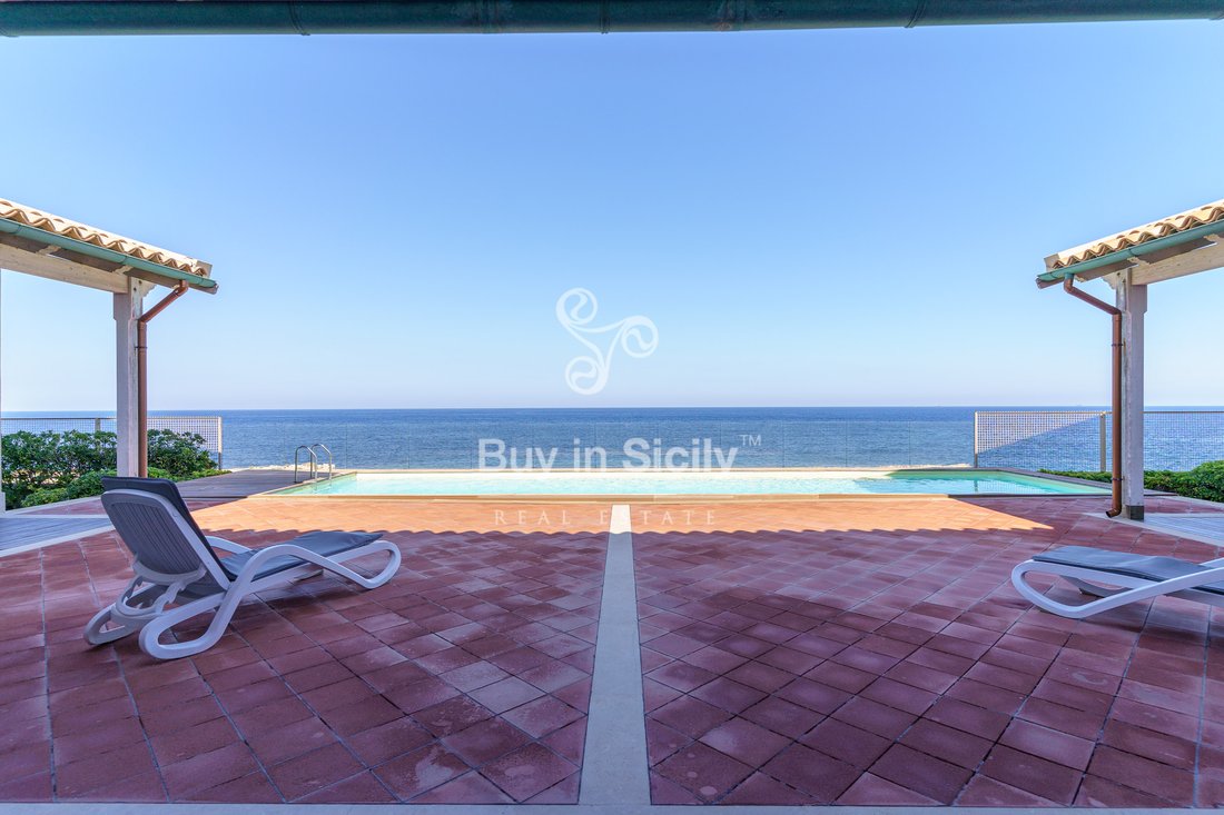 Prestigiuos Villa On The Sea, With Breatttaking View, In Augusta