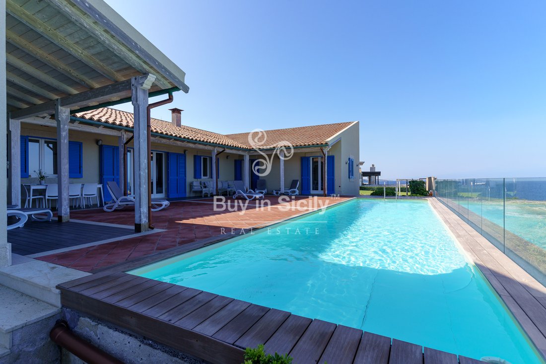 Prestigiuos Villa On The Sea, With Breatttaking View, In Augusta