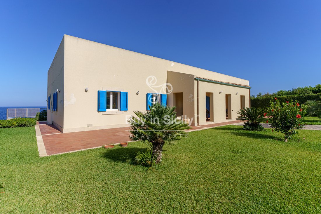 Prestigiuos Villa On The Sea, With Breatttaking View, In Augusta