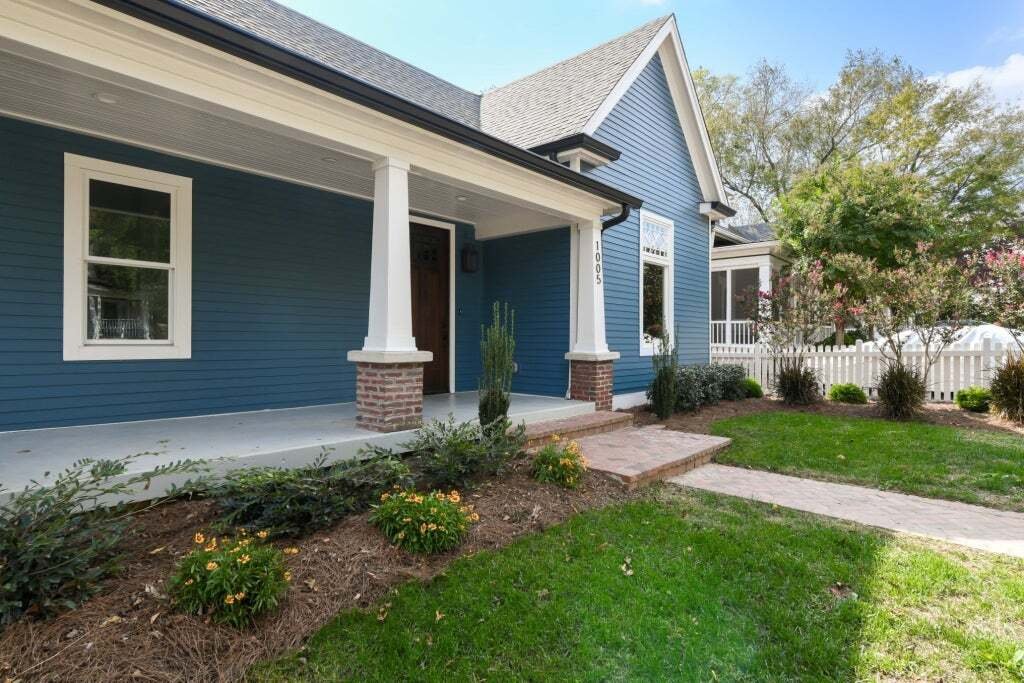 Carefully Crafted Bungalow With Detached In Nashville, Tennessee