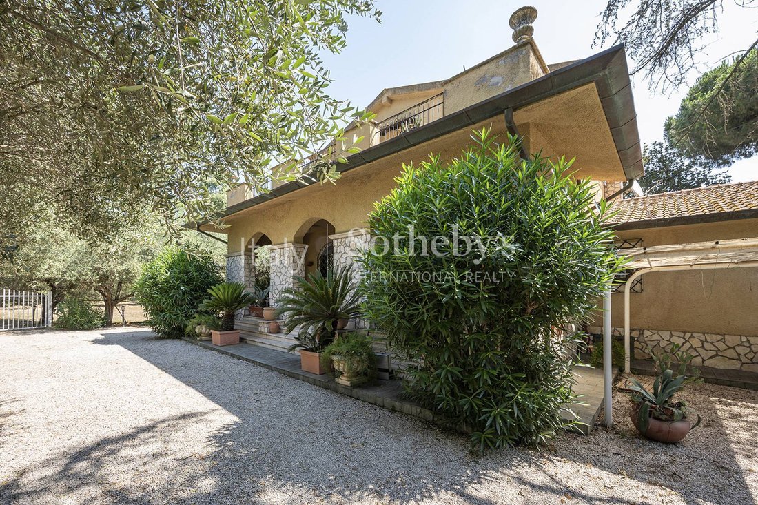 Charming Villa Near The Sea In Sabaudia In Lazio, Italy For Sale (13366614)
