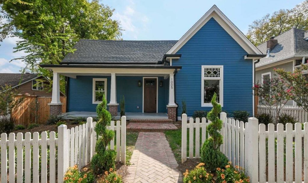 Carefully Crafted Bungalow With Detached In Nashville, Tennessee