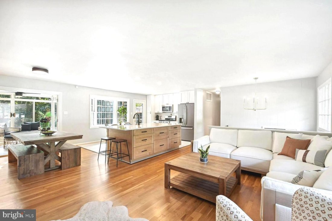 Chic And Modern Home Of Your Dreams In Wolf Trap, Virginia, United