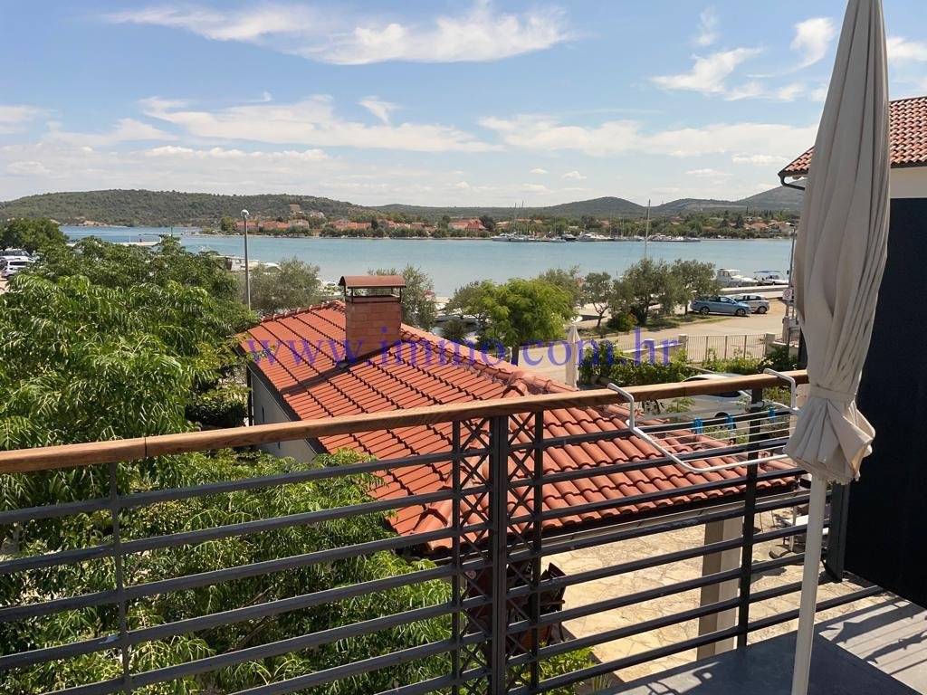 Villa in Gradska cetvrt Varos, Sibenik, Sibenik-Knin County 1 - 13369148