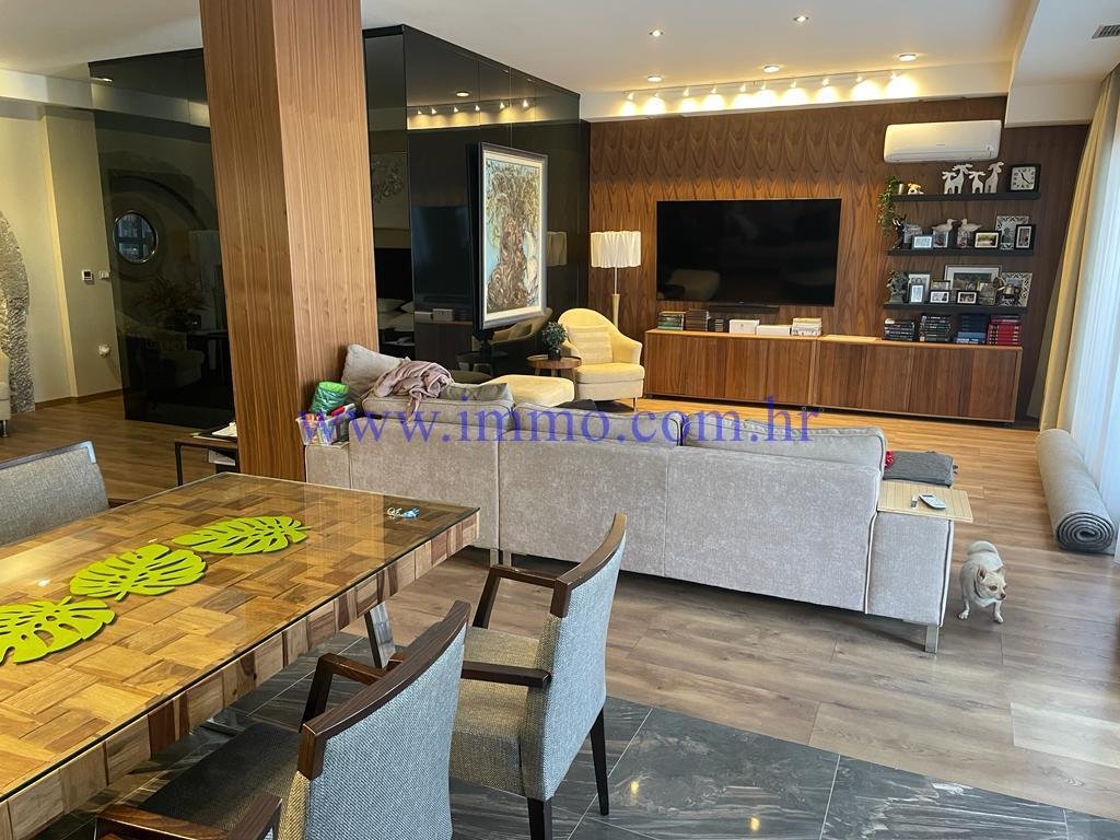 Villa in Gradska cetvrt Varos, Sibenik, Sibenik-Knin County 2 - 13369148