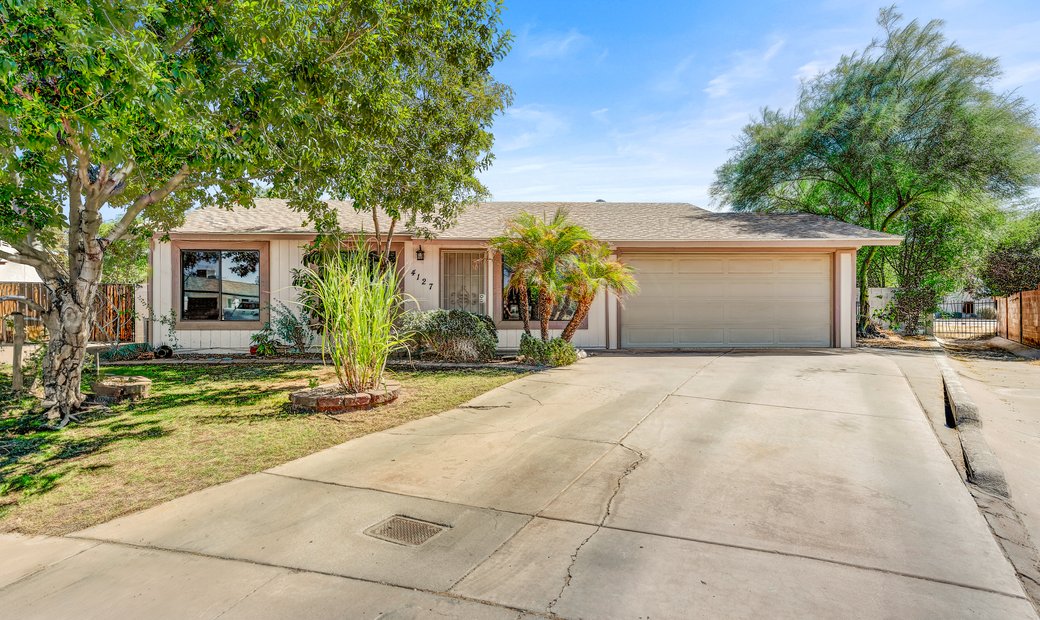 Paradise Valley Village In Phoenix, Arizona, United States For Sale