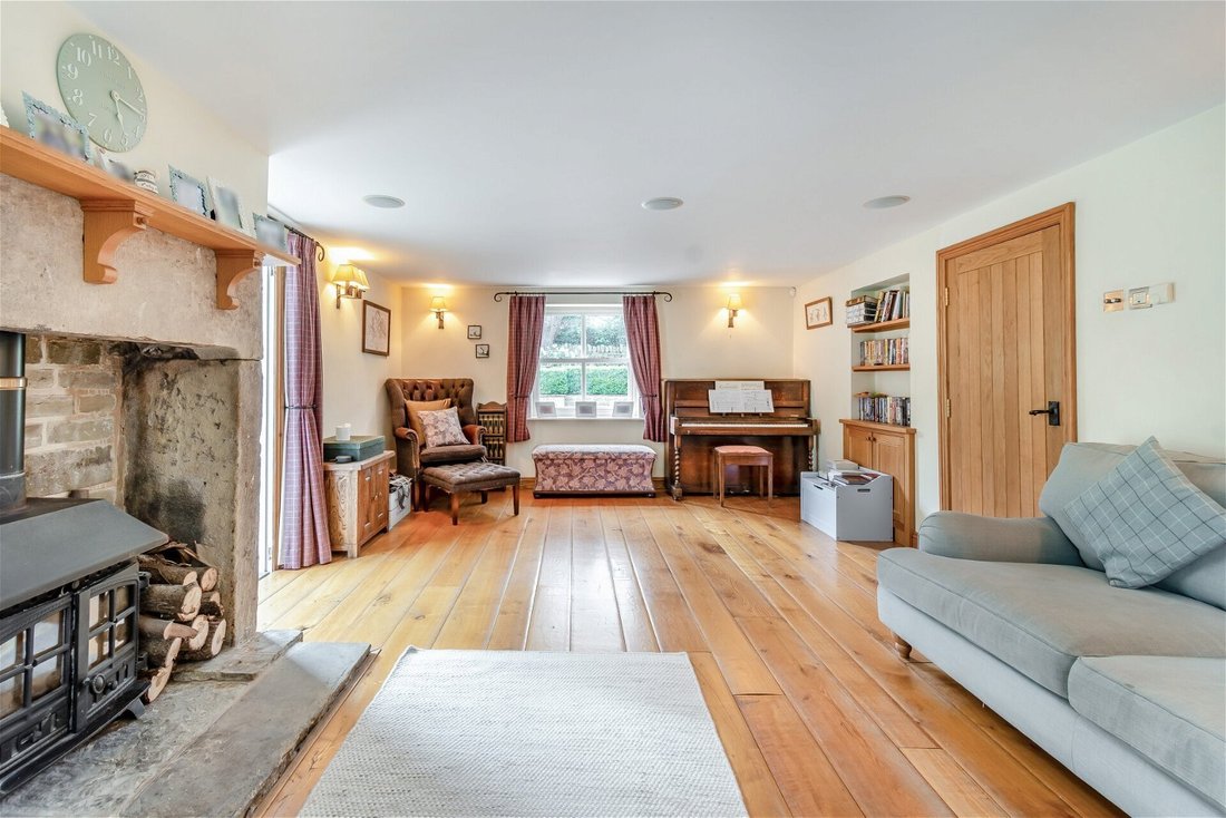 5 Bedroom Detached House For Sale In In Oxspring, England, United